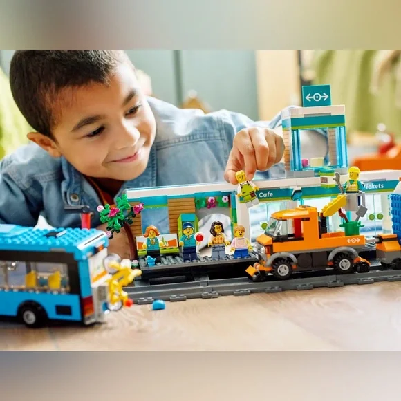 Lego City Train Station Set 60335 retired - Picture 6 of 14